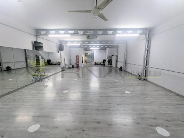 Local comercial en alquiler en Petrer photo 0