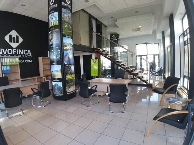 Local comercial en alquiler en Badajoz photo 0