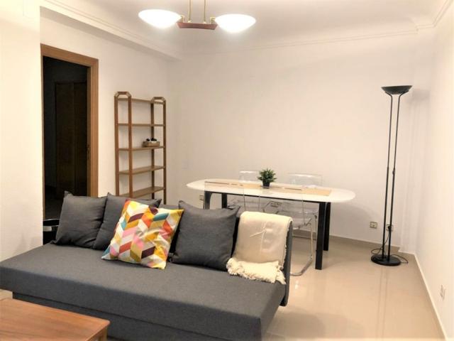 Piso en alquiler en Salamanca, Carmelitas photo 0