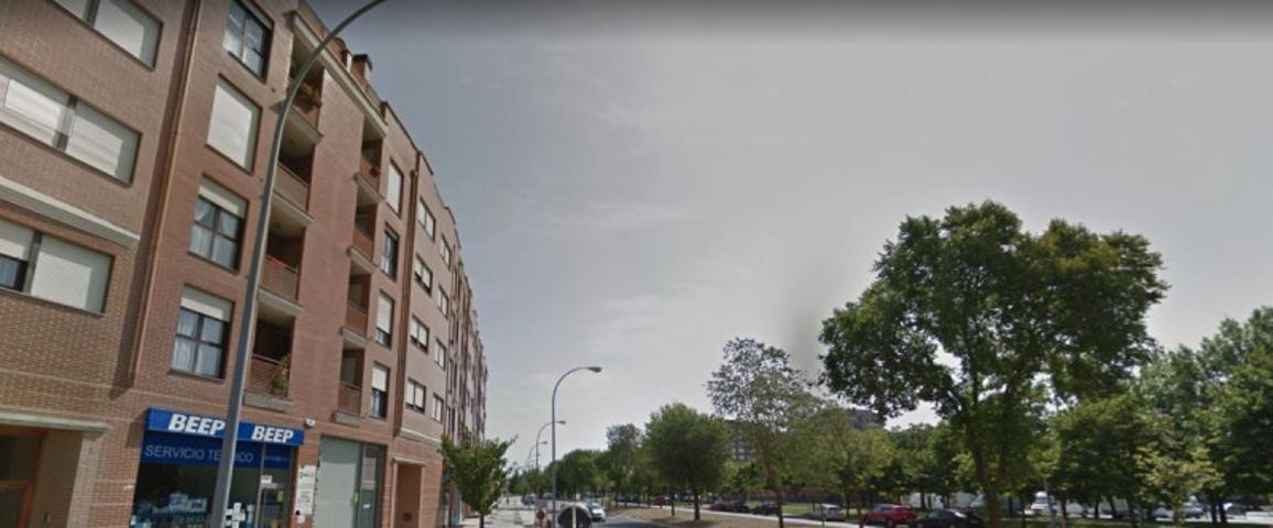 Local comercial en alquiler en Vitoria-Gasteiz, Lakua-12 photo 0