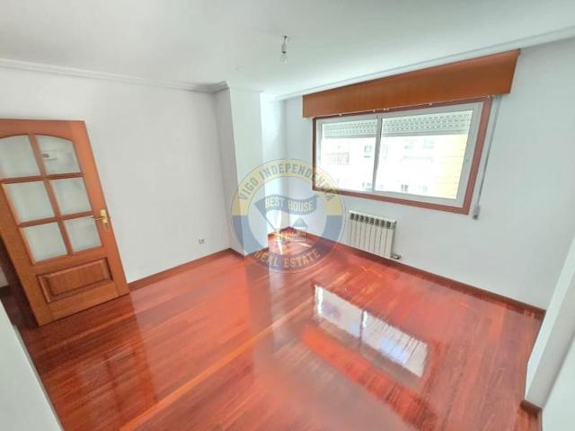 Apartamento en alquiler en Vigo, Areal -Rosalía de Castro photo 0