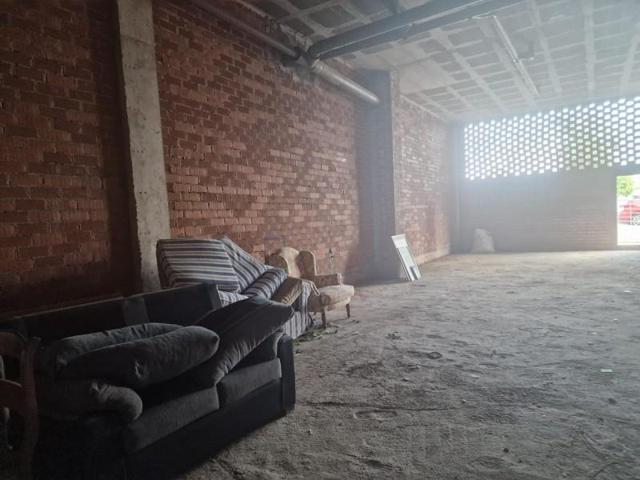 Local comercial en alquiler en Algeciras, SAN BERNABE photo 0