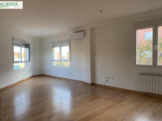 Piso en alquiler en Granada, Parque almunia photo 0