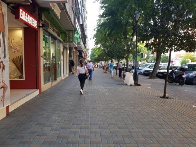 Local comercial en alquiler en Córdoba, Av. Barcelona - Viñuela - Rescatado photo 0