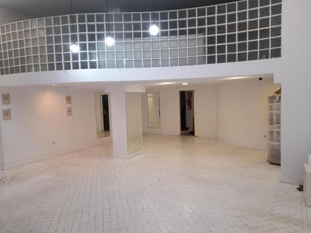 Local comercial en alquiler en Cáceres, Plaza de italia photo 0