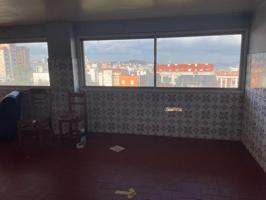 Local comercial en alquiler en Vigo, Calvario photo 0