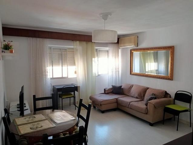 Piso en alquiler en Sevilla, Reina Mercedes - Heliópolis photo 0