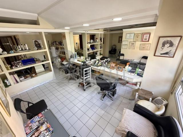 Local comercial en alquiler en Sevilla, Nervion - Huerta la Salud photo 0