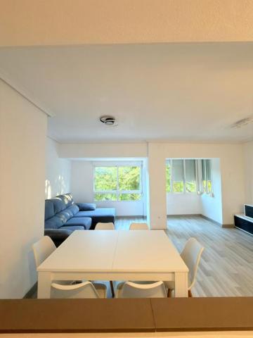 Piso en alquiler en Alicante, Carolinas bajas photo 0