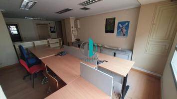 Oficina en alquiler en Logroño, Vara De Rey photo 0