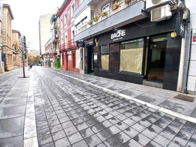 Local comercial en alquiler en Cáceres photo 0