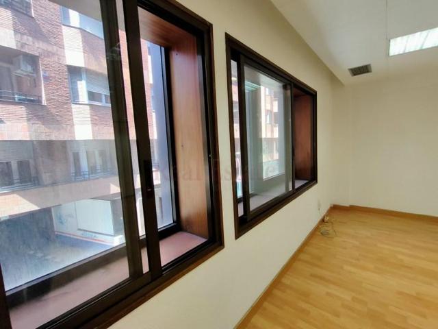 Oficina en alquiler en Barcelona photo 0