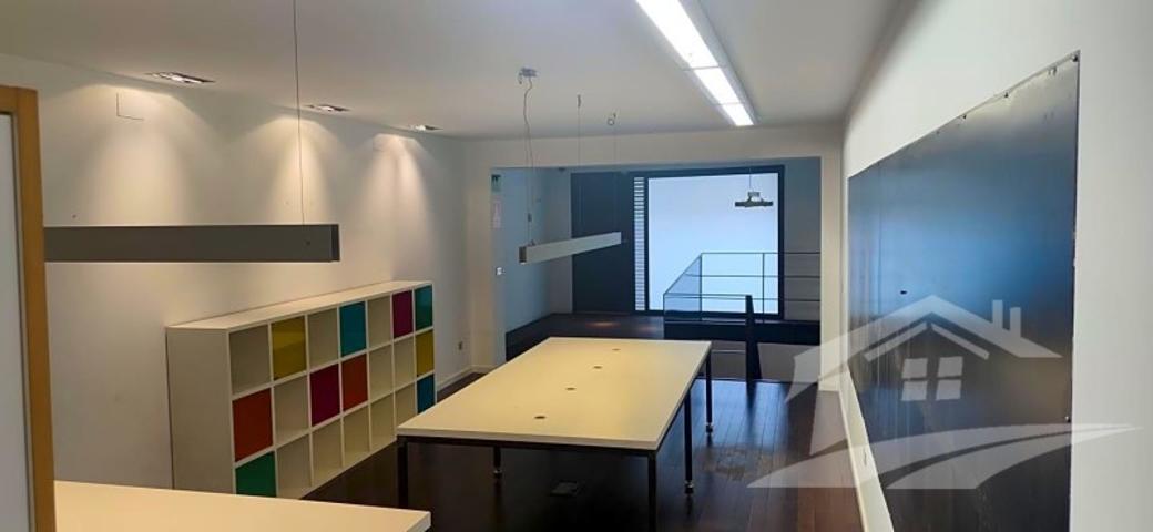 Local comercial en alquiler en Barcelona, Carrer de Gomis, 08023 photo 0