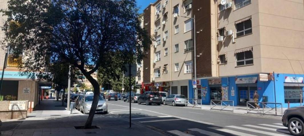 Piso en alquiler en Granada, Parque Lagos photo 0