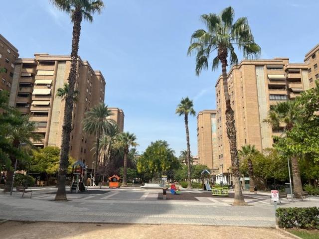 Local comercial en alquiler en Valencia, Benimaclet photo 0