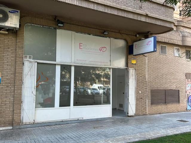 Local comercial en alquiler en Valencia, Benimaclet photo 0