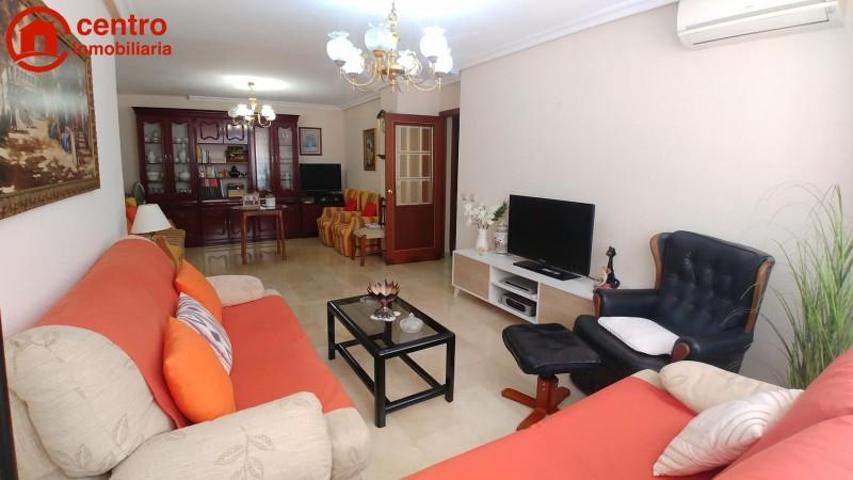 Piso en alquiler en Almería, Centro photo 0