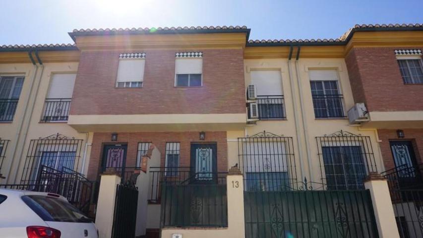 Adosada en alquiler en Ogíjares, Cento photo 0