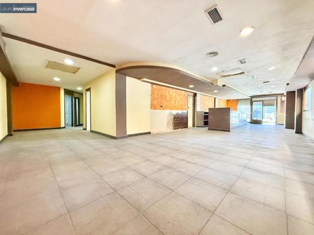 Local comercial en alquiler en Quart de Poblet, Metro Quart photo 0