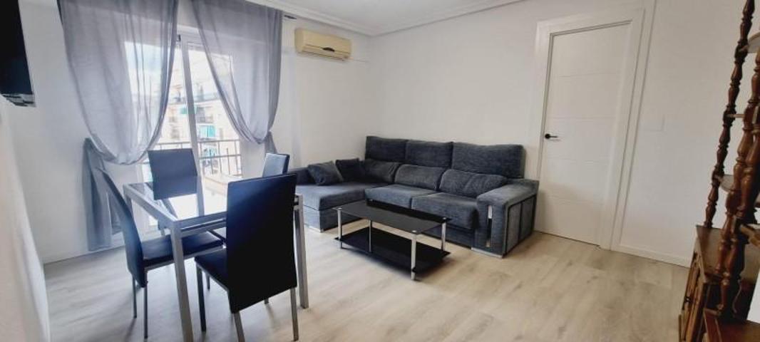 Piso en alquiler en Valencia, En Corts photo 0