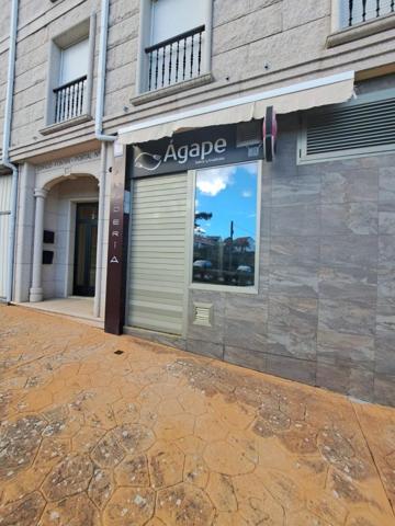 Local comercial en alquiler en Ribeira, Touro photo 0
