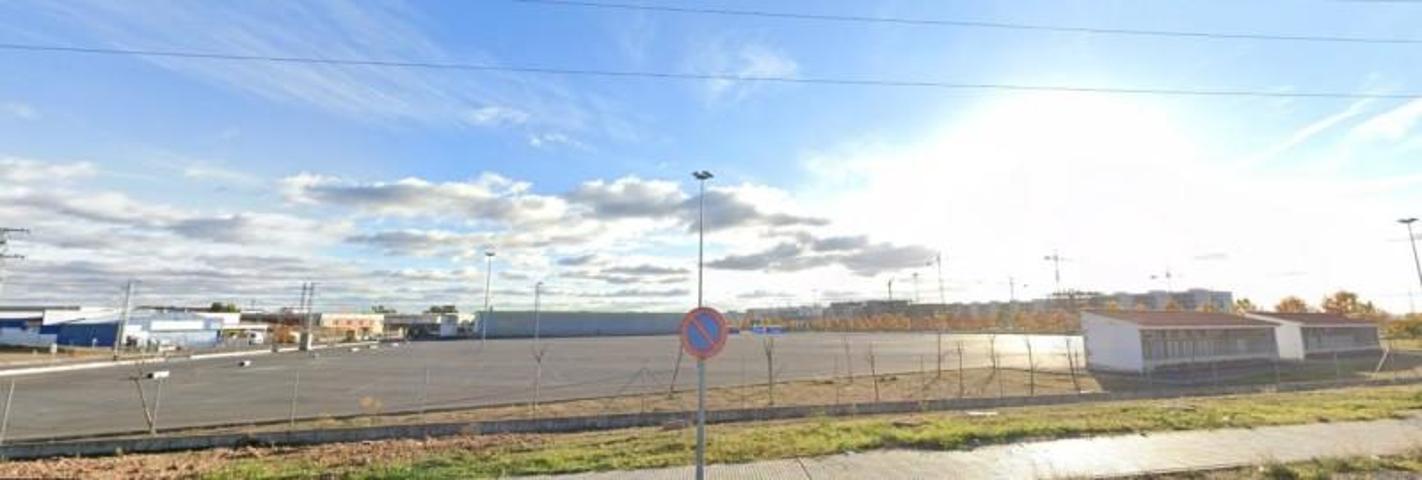 Terreno en alquiler en Badajoz, Pol. Ind. El Nevero photo 0