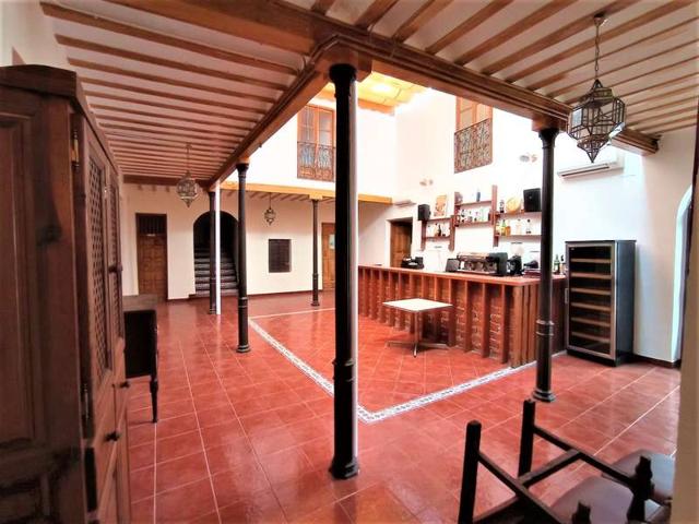 Local comercial en alquiler en Valdepeñas, Seis de Junio photo 0