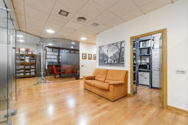 Oficina en alquiler en Sevilla, San Jerónimo photo 0