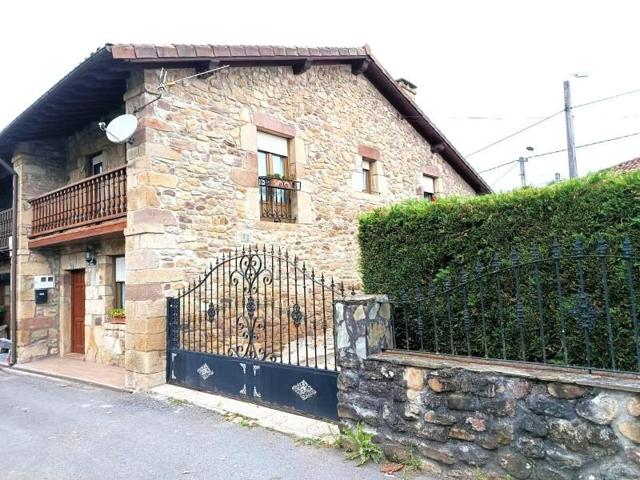 Adosada en alquiler en Santa María de Cayón, Argomilla photo 0