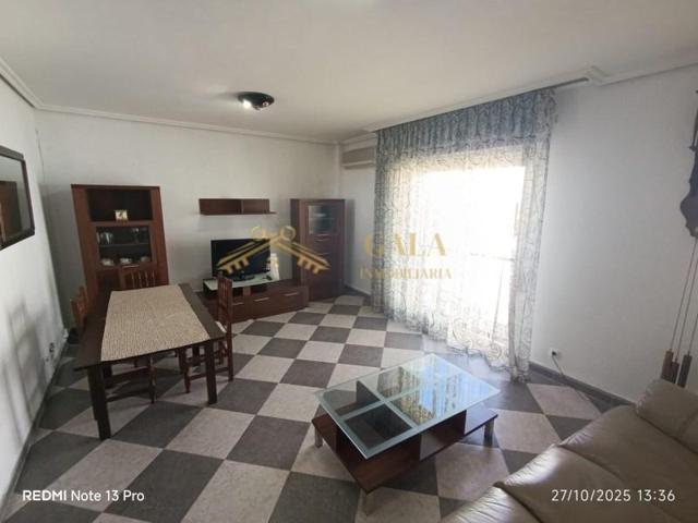 Piso en alquiler en Cáceres photo 0