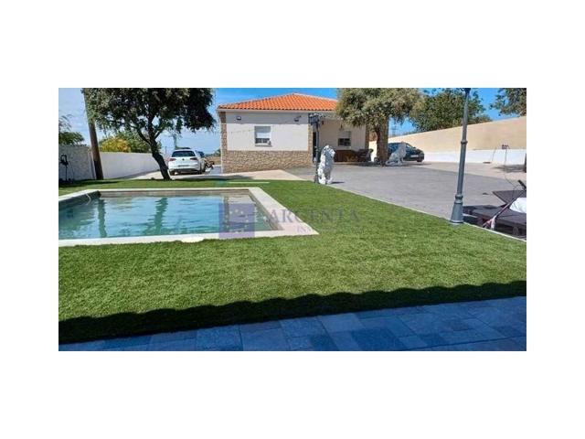 Chalet en alquiler en Cáceres photo 0