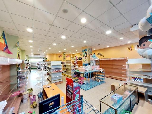 Local comercial en alquiler en Badajoz, Huerta Rosales photo 0