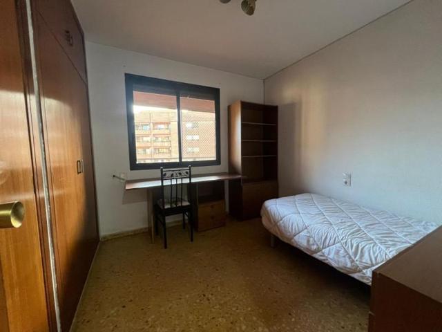 Piso en alquiler en Valencia, Mestalla photo 0