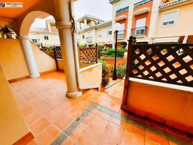 Adosada en alquiler en Granada, Campus de la salud photo 0