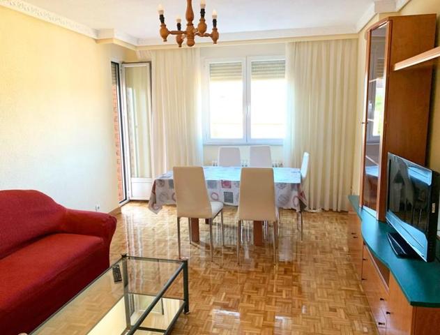 Piso en alquiler en Salamanca, El Carmen photo 0