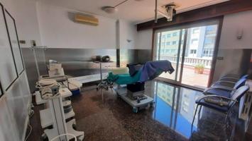 Local comercial en alquiler en Vigo, Camelias photo 0