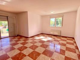 Adosada en alquiler en Villanueva de la Torre photo 0