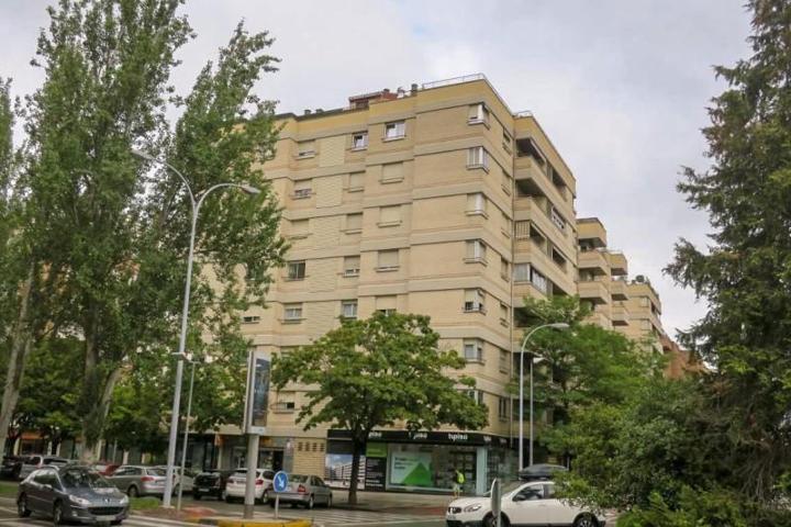 Piso en alquiler en Pamplona, Iturrama photo 0