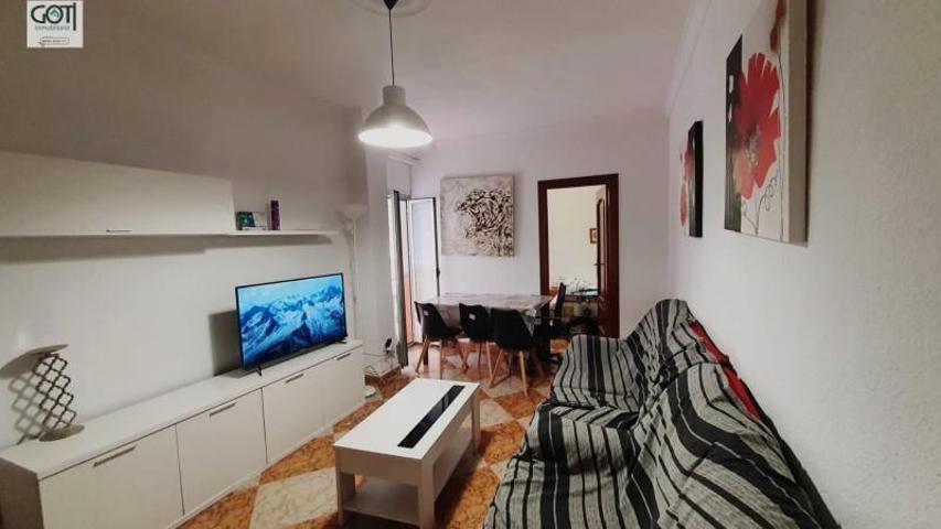 Piso en alquiler en Granada, Camino de ronda photo 0