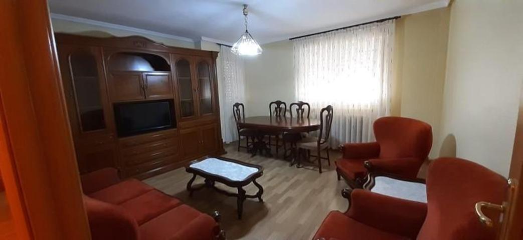 Piso en alquiler en Salamanca, Carmelitas-Oeste photo 0