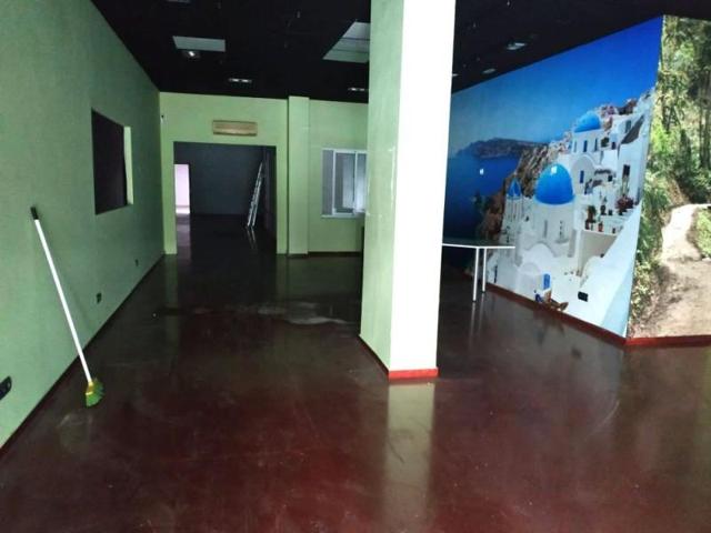 Local comercial en alquiler en Reus, Avda. Pere Ceremonios photo 0