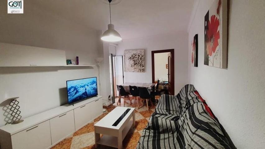 Piso en alquiler en Granada, Camino de ronda photo 0