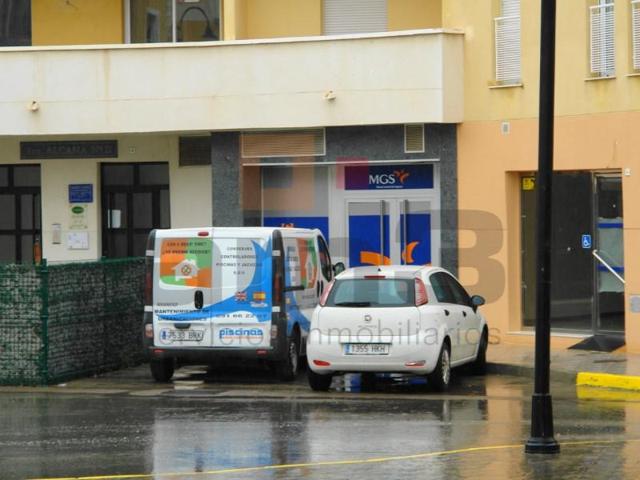 Local comercial en alquiler en Vera photo 0