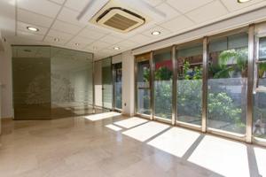 Oficina en alquiler en Torrent, Avenida baja photo 0