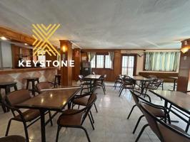 Local comercial en alquiler en Calvia, Magaluf photo 0