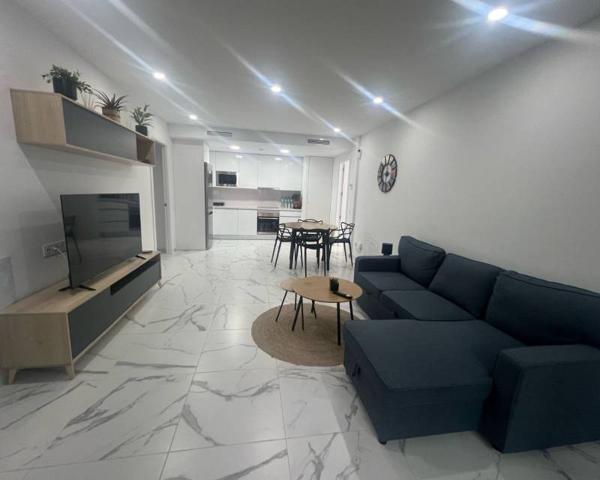 Piso en alquiler en Torrevieja, Torrevieja photo 0