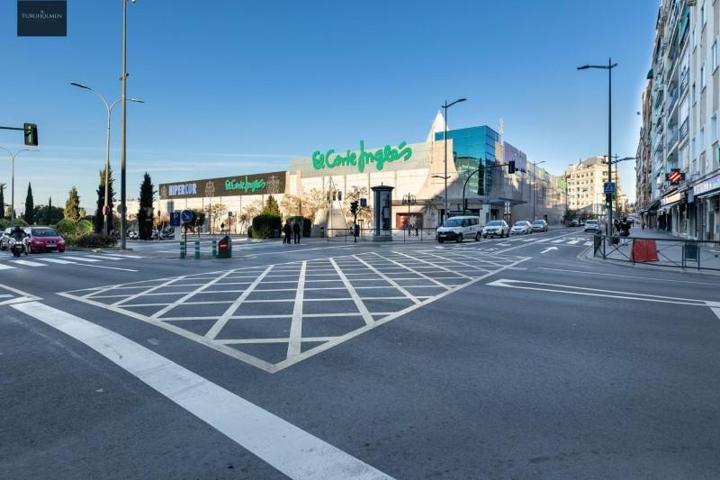 Local comercial en alquiler en Granada, Arabial photo 0