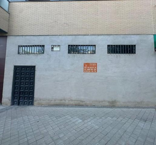 Local comercial en alquiler en Leganés, Solagua photo 0
