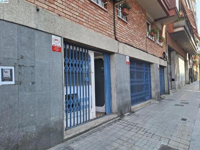 Local comercial en alquiler en Barcelona, El Guinardó photo 0