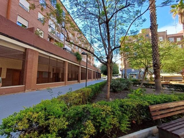 Local comercial en alquiler en Valencia, Els Orriols photo 0